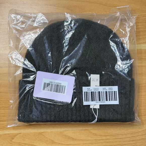 NWT Madewell Cuffed Beanie in Alpaca Blend Olive Green main image 4